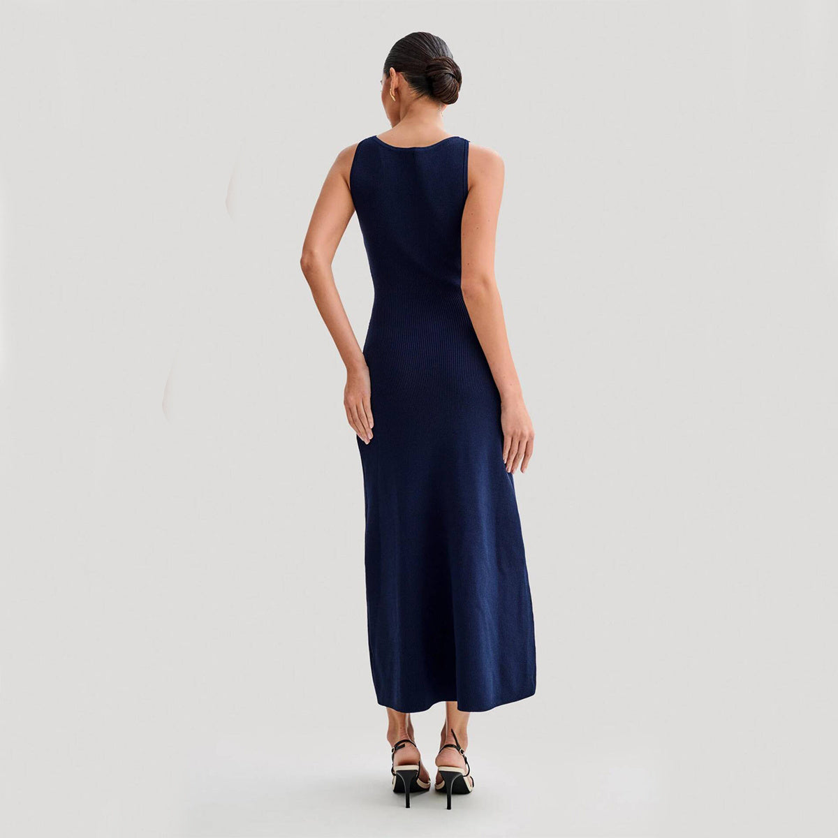 Maren™ – Slim fit jurk met knoopsluiting