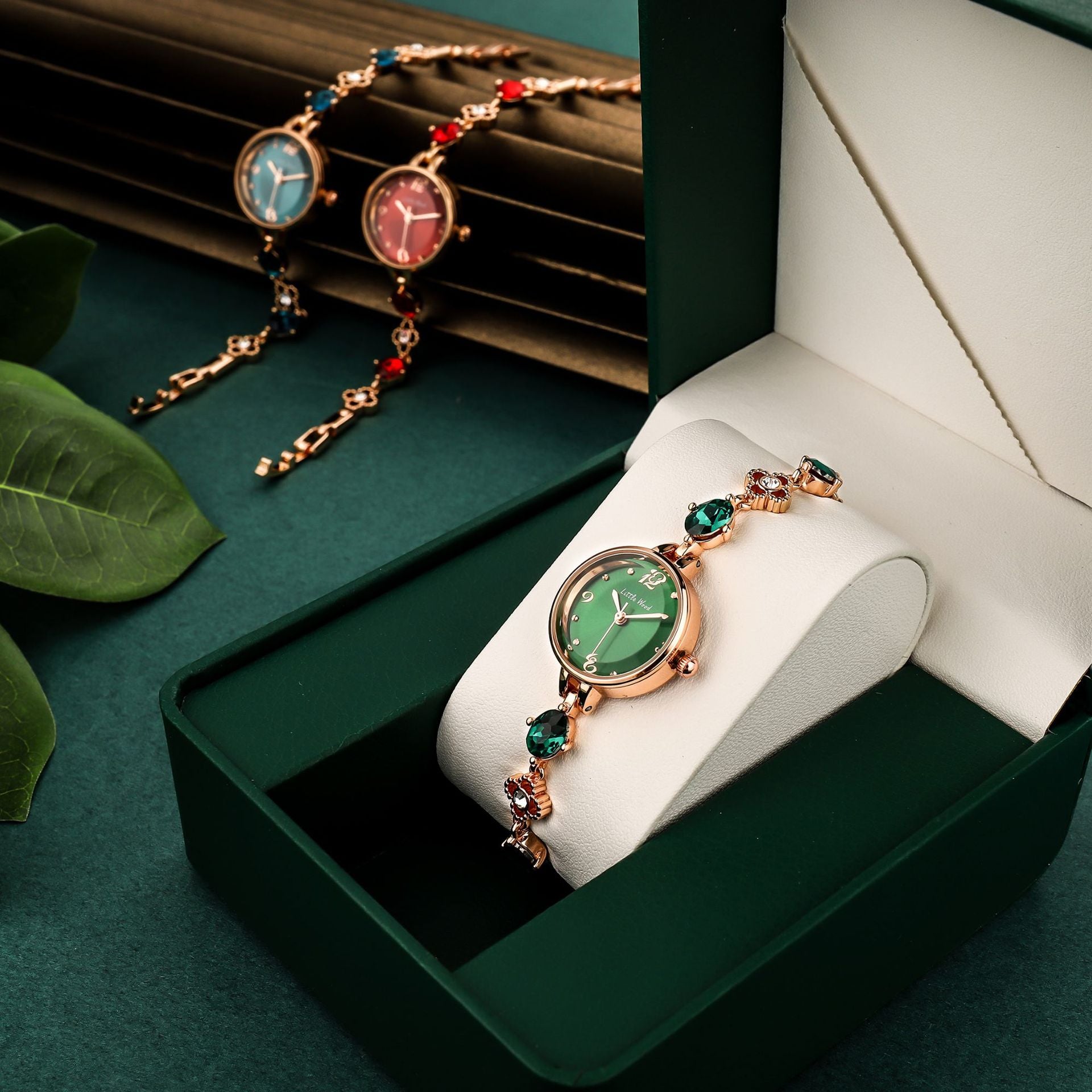 Small Green Watch – Tijdloze elegantie in een modern jasje